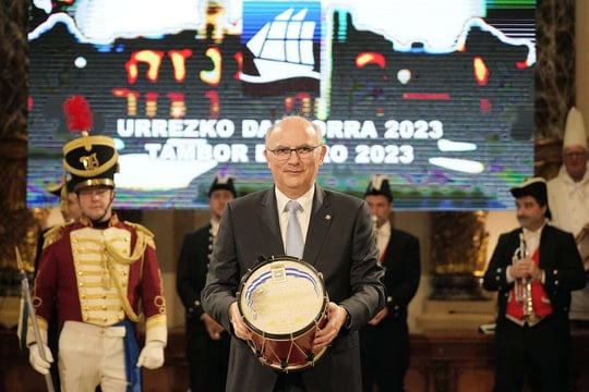 Javier García receives the Tambor de Oro 2023